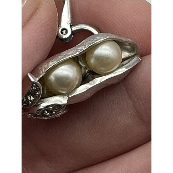 Crown Trifari SINGLE Peas in Pod Peapod Clip On Earring Silver-Tone Vtg READ - Picture 12 of 13